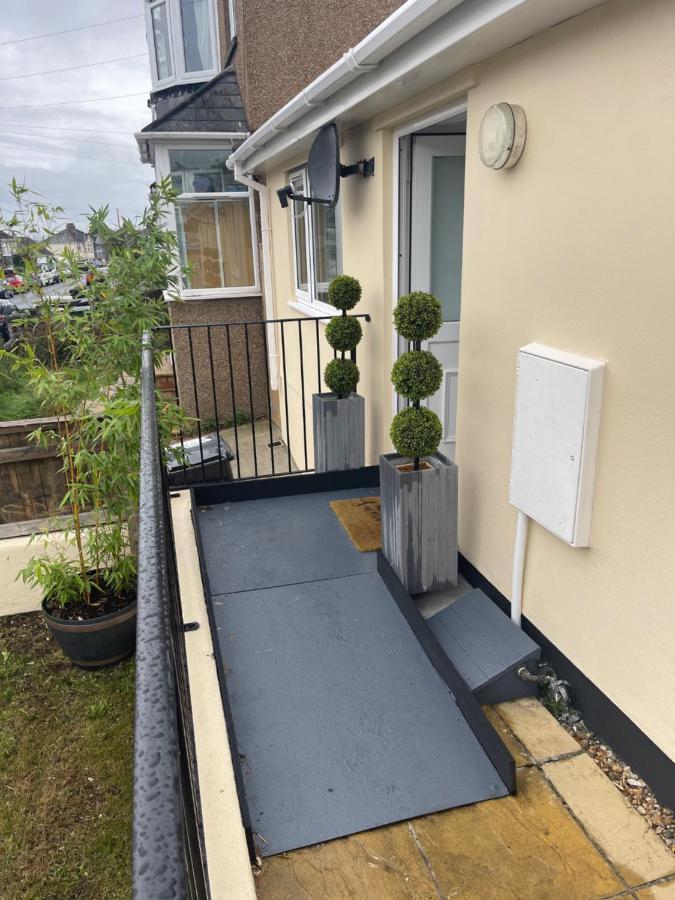 Two Bedroom Detached Modern Bungalow Close To Plymouth Argyle Fc Bagian luar foto